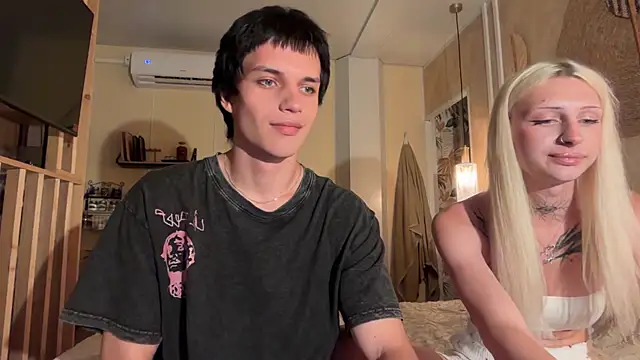 Snapshot of twl8vibe chatting on May 17, 8:27 pm twl8vibe online show from May 17, 8:27 pm