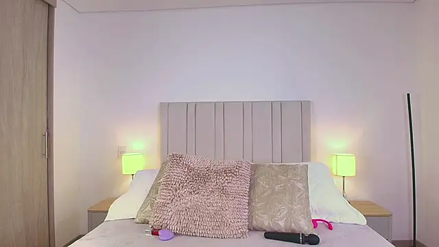 Anna-Lynn online show from May 8, 12:38 am