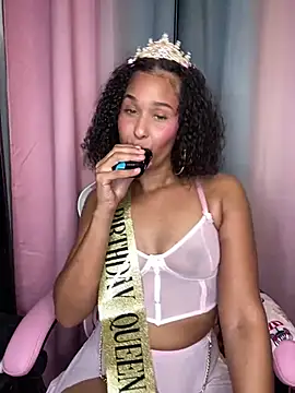 Snapshot of Jamalyce chatting on July 13, 8:44 pm Jamalyce online show from July 13, 8:44 pm