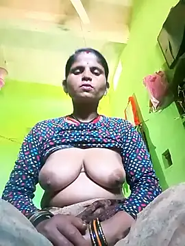 Snapshot of Pari_rathore chatting on February 8, 6:50 am Pari rathore online show from February 8, 6:50 am