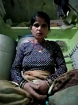 Snapshot of Pari_rathore chatting on February 10, 4:44 pm Pari rathore online show from February 10, 4:44 pm