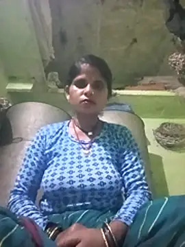 Snapshot of Pari_rathore chatting on February 13, 4:14 pm Pari rathore online show from February 13, 4:14 pm