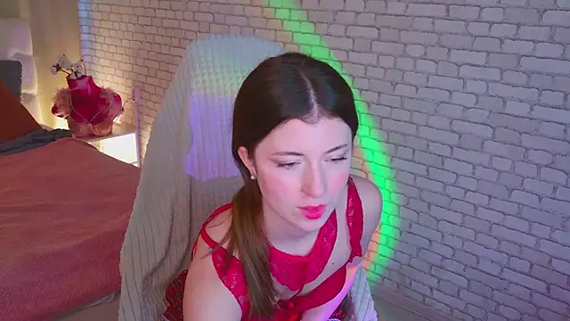 LunarDreamm online show from February 5, 1:27 pm