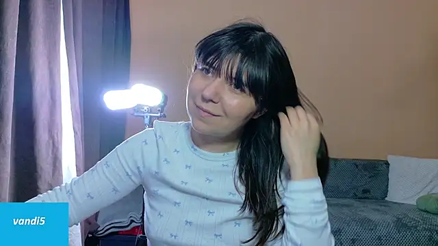 Snapshot of VandiFive chatting on March 6, 9:55 pm VandiFive online show from March 6, 9:55 pm