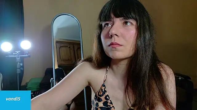 Snapshot of VandiFive chatting on March 18, 9:18 pm VandiFive online show from March 18, 9:18 pm