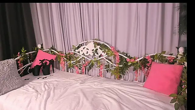 Pauline wish online show from February 9, 1:31 am