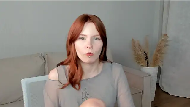 Julia Anis online show from February 24, 1:03 am