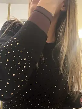 Snapshot of AmeelliaRose chatting on February 23, 7:11 pm AmeelliaRose online show from February 23, 7:11 pm