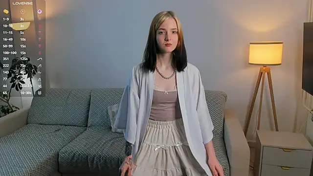 Snapshot of LishaSeirer chatting on February 5, 1:21 am LishaSeirer online show from February 5, 1:21 am