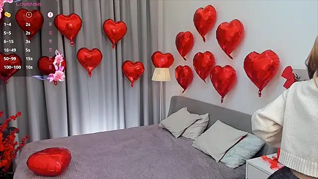 Snapshot of LishaSeirer chatting on February 14, 1:02 am LishaSeirer online show from February 14, 1:02 am