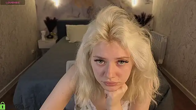 Kate Krose online show from February 14, 1:02 am