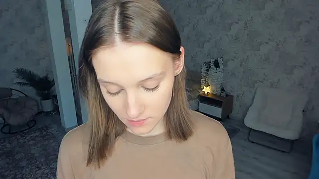 LianneBynon online show from February 19, 8:43 am