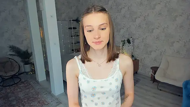 LianneBynon online show from February 28, 8:26 am