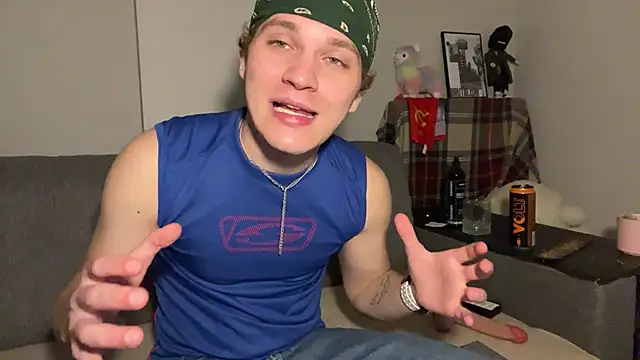 Snapshot of Bob_bucks chatting on March 28, 6:51 pm Bob bucks online show from March 28, 6:51 pm