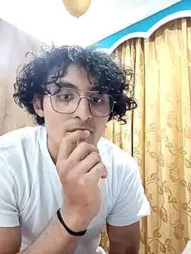 Snapshot of Apolo_Men chatting on March 13, 4:41 am Apolo Men online show from March 13, 4:41 am