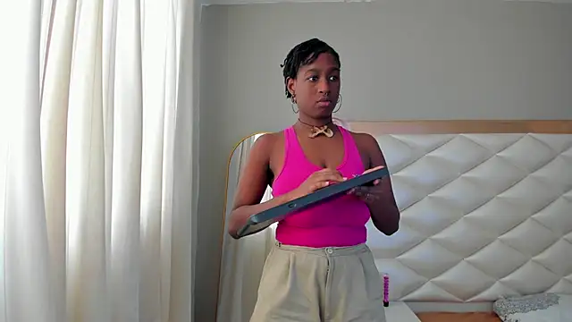 EvelynDivine online show from May 13, 2:58 pm