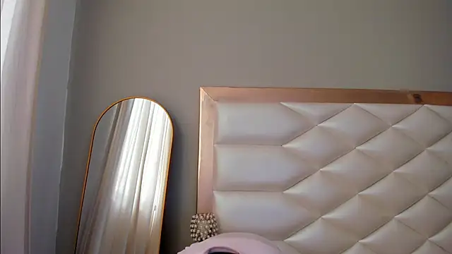 EvelynDivine online show from May 15, 2:35 pm
