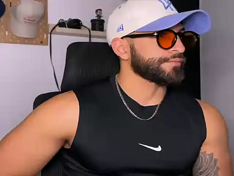 SamDornan51 online show from March 11, 3:34 am