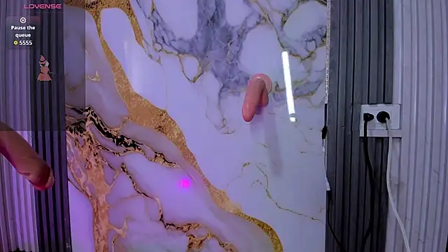 Snapshot of mlucreciasucker303av chatting on March 17, 7:39 pm mlucreciasucker303av online show from March 17, 7:39 pm