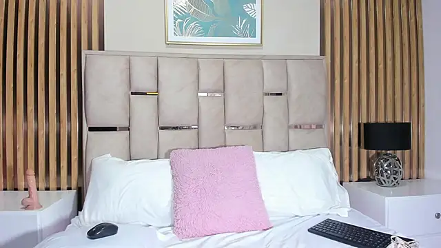 Snapshot of emma_evanss__ chatting on March 11, 11:38 am emma evanss online show from March 11, 11:38 am