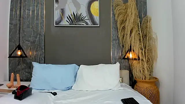 Snapshot of emma_evanss__ chatting on April 7, 11:21 am emma evanss online show from April 7, 11:21 am