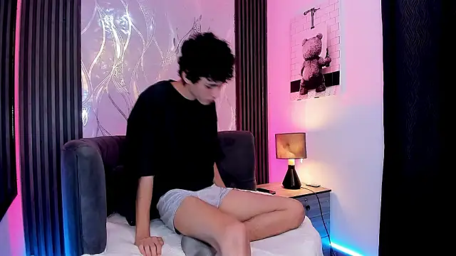 Luca Moon  online show from February 3, 12:32 pm