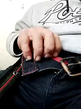 Snapshot of carlo7111 chatting on February 6, 6:22 pm carlo7111 online show from February 6, 6:22 pm