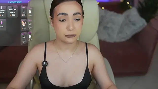 OliviaMoore  online show from May 14, 7:37 am