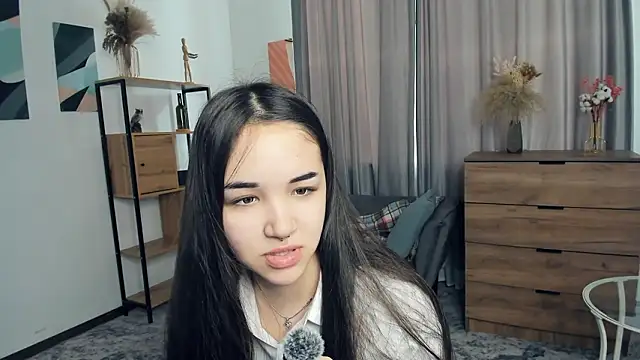 AvantgardAlone online show from February 11, 9:14 am