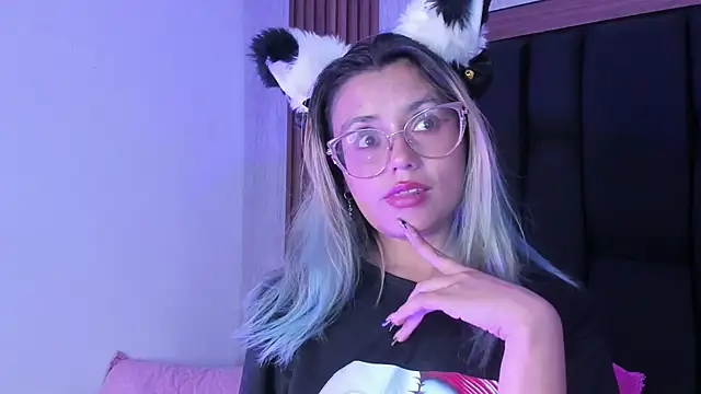 YukkyKuran  online show from February 7, 6:44 pm