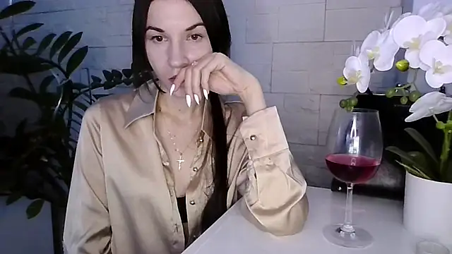 JuliaLovely online show from February 8, 3:26 pm