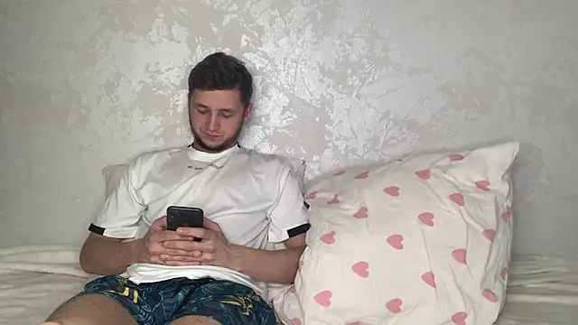 MoonBabyCouple online show from May 8, 7:03 am