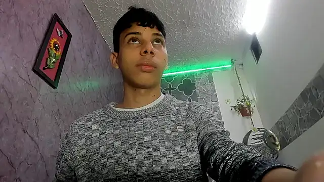 sexyboys cutexx18 online show from February 1, 9:13 pm