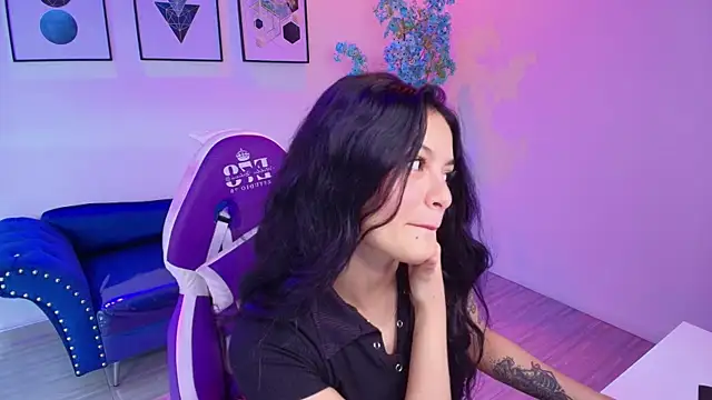 Maddie T18 online show from April 30, 11:38 am