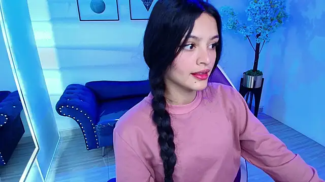 Maddie T18 online show from May 6, 11:26 am