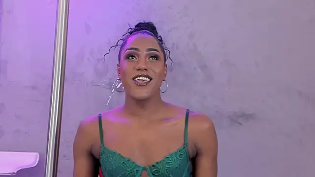 naomi  blair online show from May 11, 3:45 am