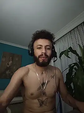 Snapshot of kauzZhomi chatting on February 17, 11:18 am kauzZhomi online show from February 17, 11:18 am