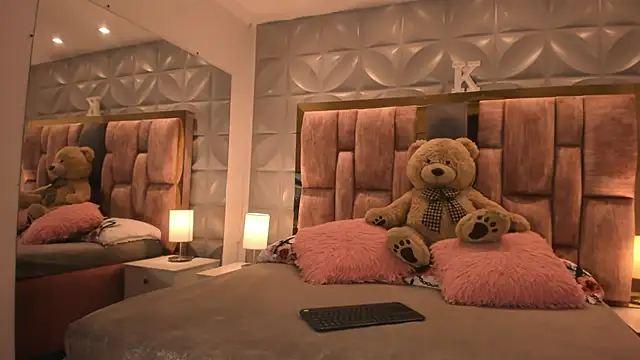 Paris Velvet online show from February 6, 10:57 pm