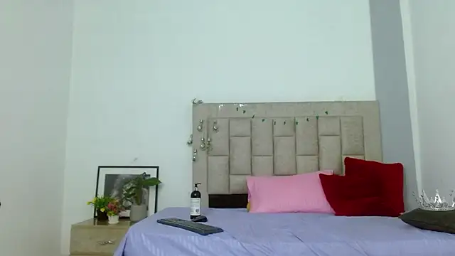 Snapshot of bella_fox723 chatting on February 3, 2:53 am bella fox723 online show from February 3, 2:53 am