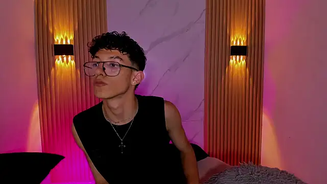 Snapshot of Christopher_Hunter chatting on February 13, 8:05 pm Christopher Hunter online show from February 13, 8:05 pm