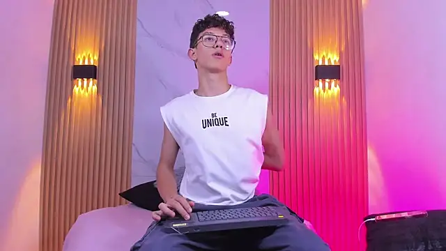 Snapshot of Christopher_Hunter chatting on February 24, 7:56 pm Christopher Hunter online show from February 24, 7:56 pm