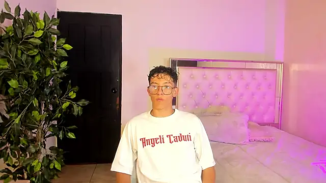 Snapshot of Christopher_Hunter chatting on March 10, 7:52 pm Christopher Hunter online show from March 10, 7:52 pm