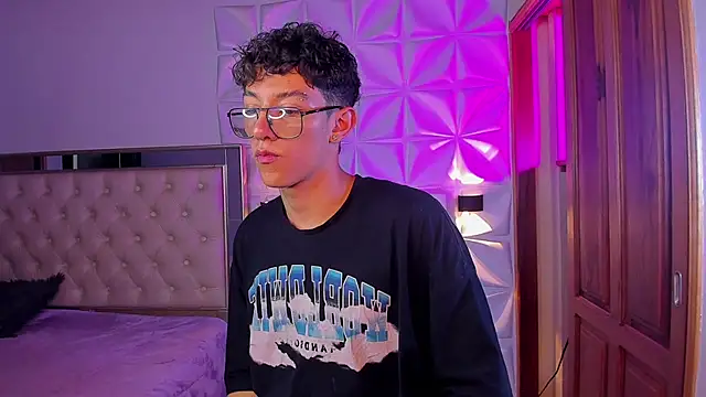 Snapshot of Christopher_Hunter chatting on March 21, 4:06 am Christopher Hunter online show from March 21, 4:06 am