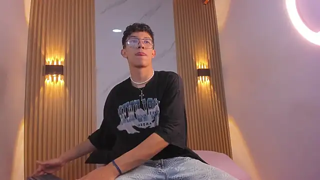 Snapshot of Christopher_Hunter chatting on March 31, 4:02 am Christopher Hunter online show from March 31, 4:02 am