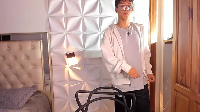 Snapshot of Christopher_Hunter chatting on April 4, 7:06 am Christopher Hunter online show from April 4, 7:06 am