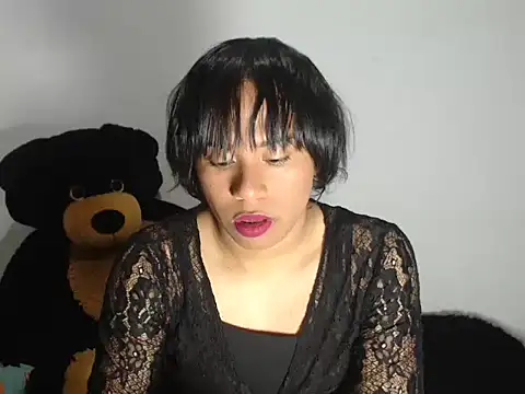 Snapshot of SpicyMusee chatting on February 4, 1:00 am SpicyMusee online show from February 4, 1:00 am