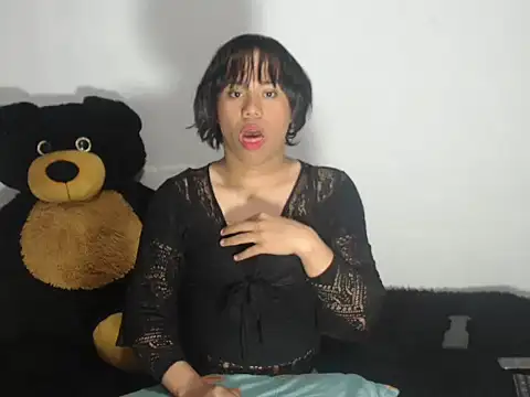 Snapshot of SpicyMusee chatting on February 5, 12:04 am SpicyMusee online show from February 5, 12:04 am