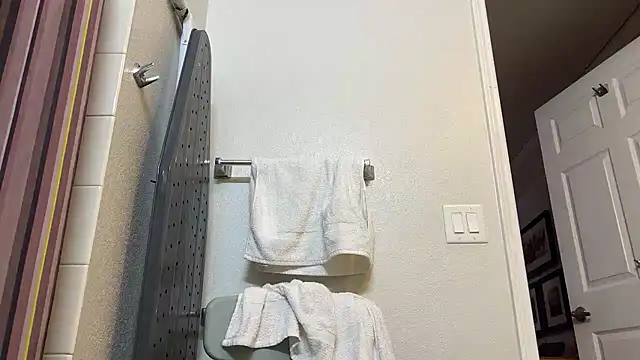 Bigassbottom714 online show from February 9, 2:59 am