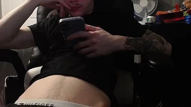 Snapshot of bigdickdaddy21345 chatting on February 13, 4:41 am bigdickdaddy21345 online show from February 13, 4:41 am