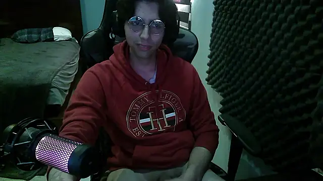 Snapshot of craker6999 chatting on February 3, 12:20 am craker6999 online show from February 3, 12:20 am